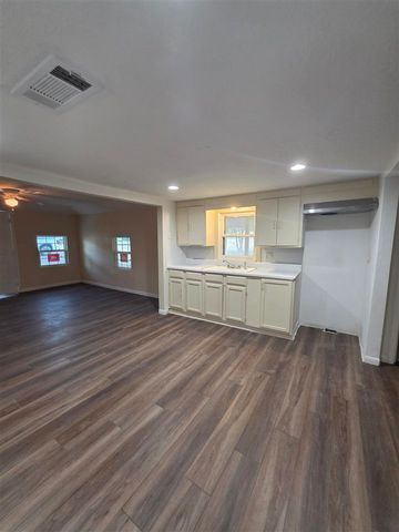 709 SW Garfield Ave, Lawton, OK 73501
