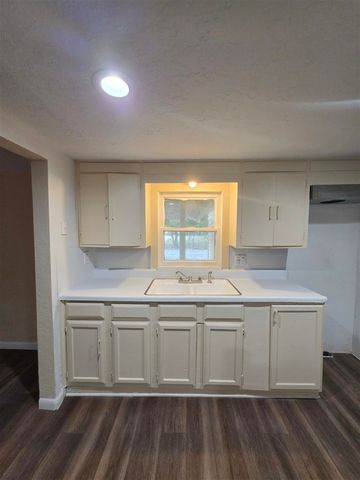 709 SW Garfield Ave, Lawton, OK 73501