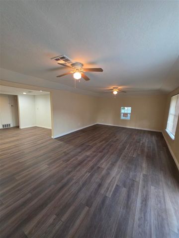709 SW Garfield Ave, Lawton, OK 73501