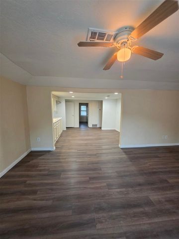 709 SW Garfield Ave, Lawton, OK 73501