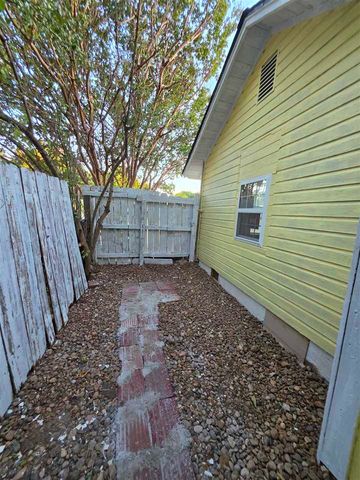 709 SW Garfield Ave, Lawton, OK 73501