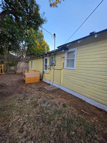 709 SW Garfield Ave, Lawton, OK 73501