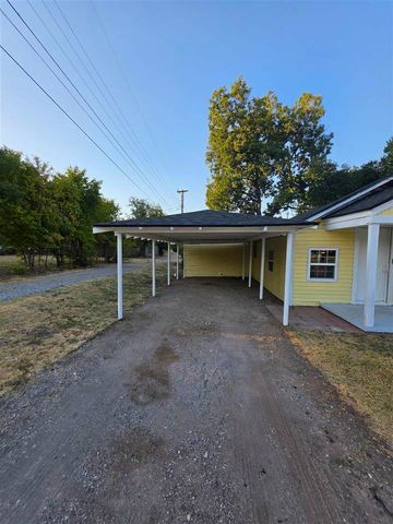 709 SW Garfield Ave, Lawton, OK 73501