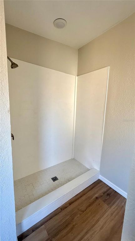 Image 14 of property listing at 5252 1ST STREET NW, Lakeland, FL 33810