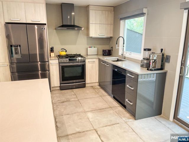 441 Westview Place, Fort Lee, NJ 07024