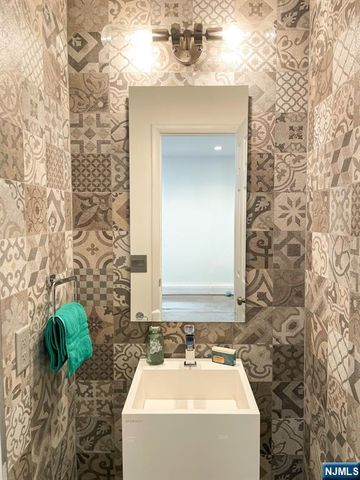 441 Westview Place, Fort Lee, NJ 07024