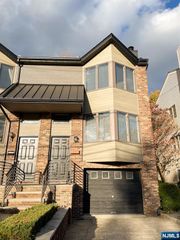 411 Westview Place, Fort Lee, NJ 07024