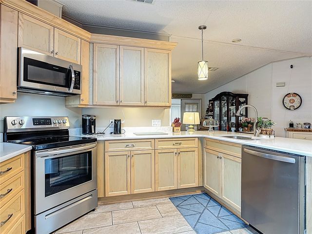 104 ADMIRAL LANE, Debary, FL 32713