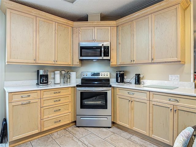 104 ADMIRAL LANE, Debary, FL 32713