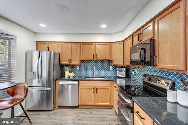 5625 INDEPENDENCE CIR, Alexandria, VA 22312