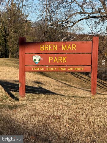 5625 INDEPENDENCE CIR, Alexandria, VA 22312