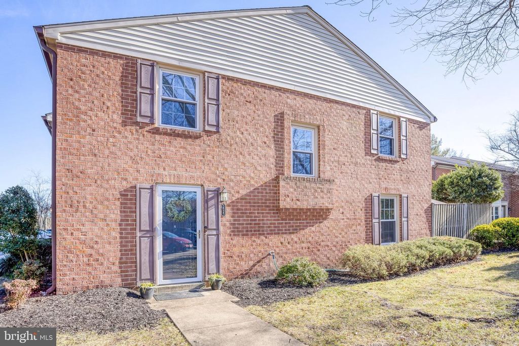 5625 INDEPENDENCE CIR, Alexandria, VA 22312