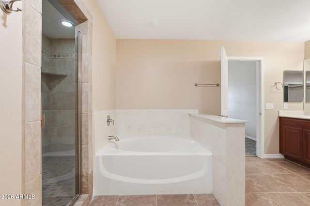 32324 N APACHE Avenue, San Tan Valley, AZ 85144