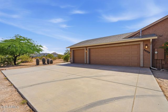 32324 N APACHE Avenue, San Tan Valley, AZ 85144