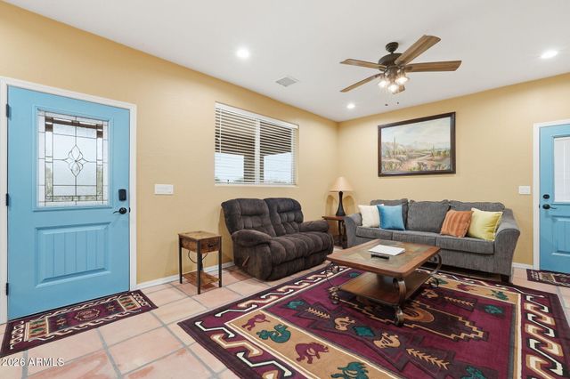 32324 N APACHE Avenue, San Tan Valley, AZ 85144