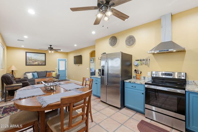 32324 N APACHE Avenue, San Tan Valley, AZ 85144