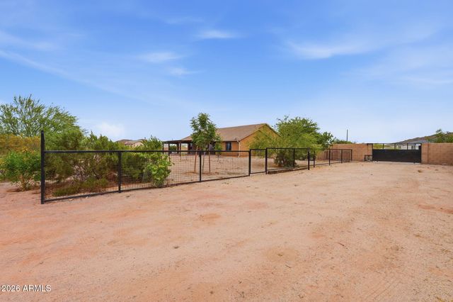32324 N APACHE Avenue, San Tan Valley, AZ 85144
