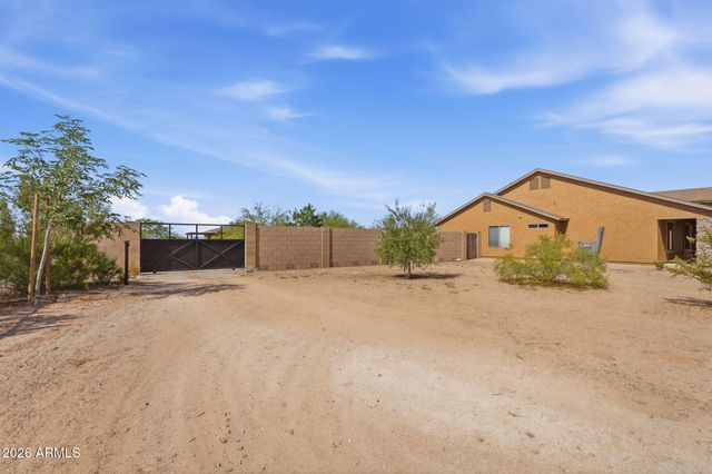 32324 N APACHE Avenue, San Tan Valley, AZ 85144