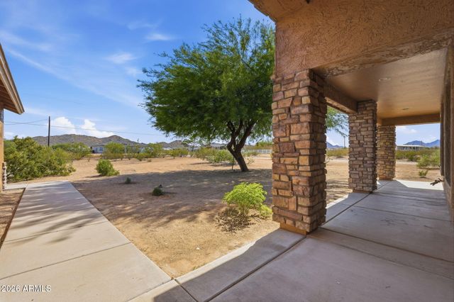 32324 N APACHE Avenue, San Tan Valley, AZ 85144