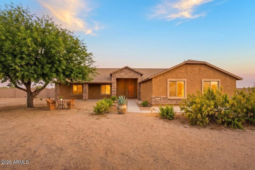 32324 N APACHE Avenue, San Tan Valley, AZ 85144