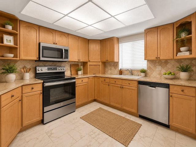 9809 LOMBARD COURT 109, Tampa, FL 33618