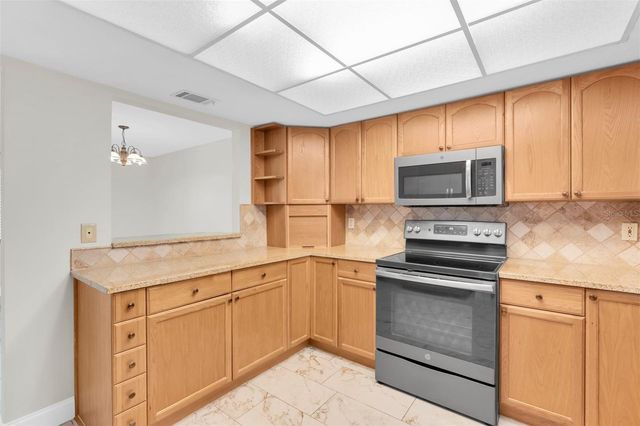 9809 LOMBARD COURT 109, Tampa, FL 33618