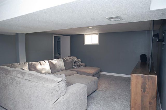 3830 S Breckenridge Drive, Independence, MO 64055