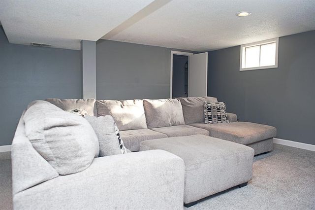 3830 S Breckenridge Drive, Independence, MO 64055