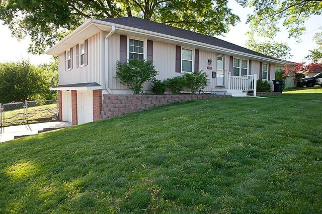 3830 S Breckenridge Drive, Independence, MO 64055