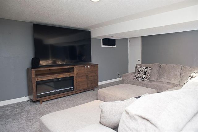 3830 S Breckenridge Drive, Independence, MO 64055