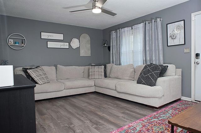 3830 S Breckenridge Drive, Independence, MO 64055