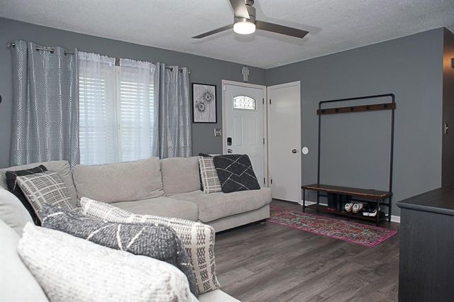 3830 S Breckenridge Drive, Independence, MO 64055
