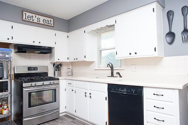 3830 S Breckenridge Drive, Independence, MO 64055