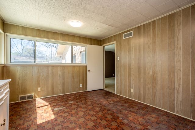 411 S CENTRE Lane, Lancaster, TX 75146