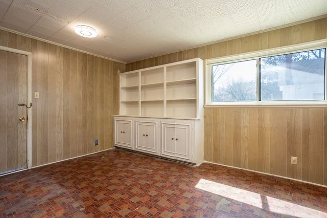 411 S CENTRE Lane, Lancaster, TX 75146