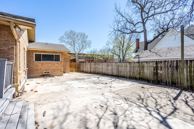 411 S CENTRE Lane, Lancaster, TX 75146