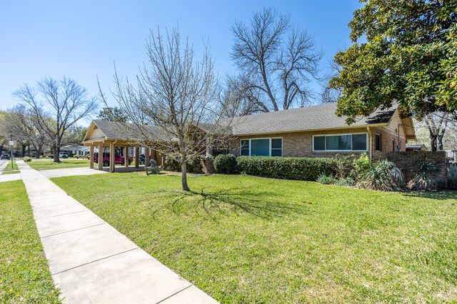 411 S CENTRE Lane, Lancaster, TX 75146