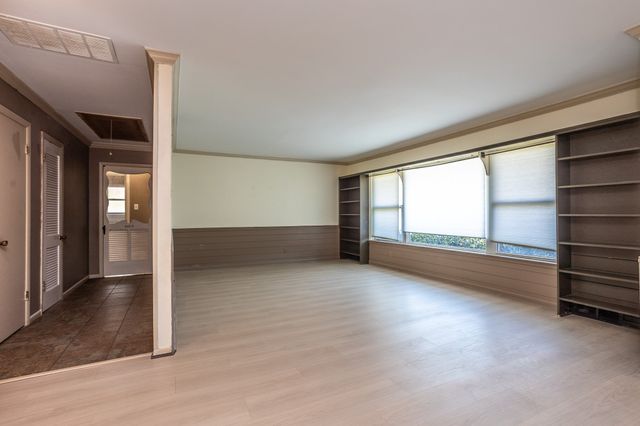 411 S CENTRE Lane, Lancaster, TX 75146