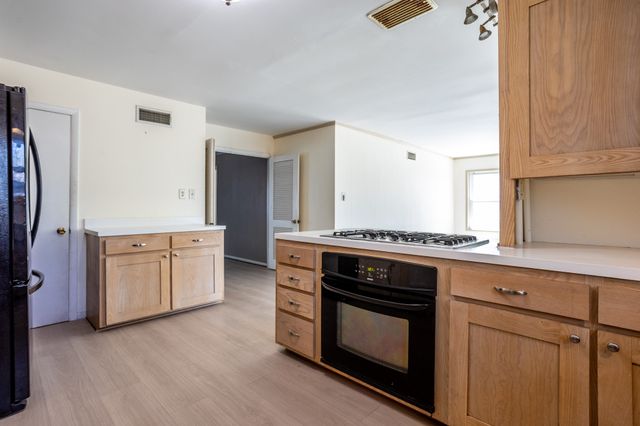 411 S CENTRE Lane, Lancaster, TX 75146