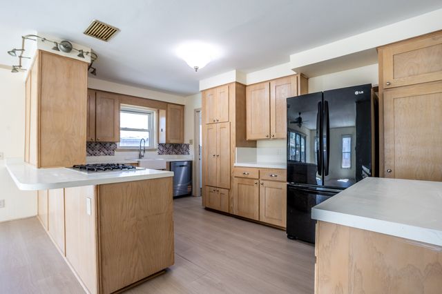 411 S CENTRE Lane, Lancaster, TX 75146