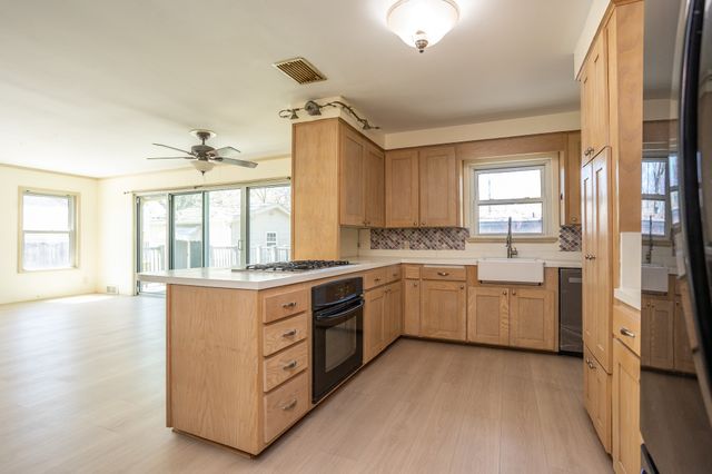 411 S CENTRE Lane, Lancaster, TX 75146