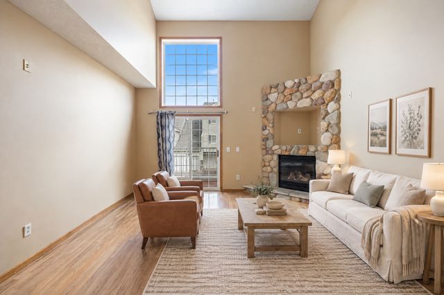 6826 Pine Crest Trail S, Cottage Grove, MN 55016