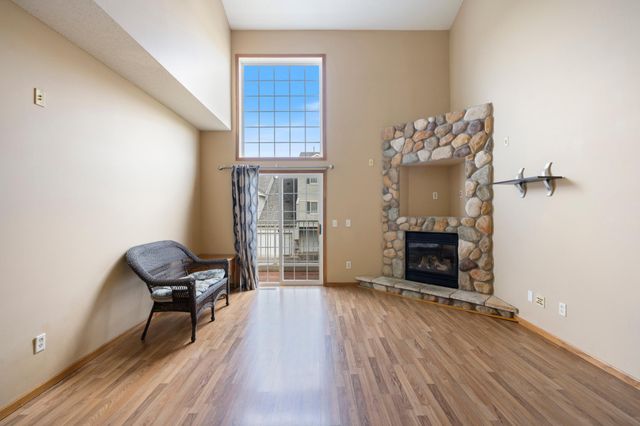 6826 Pine Crest Trail S, Cottage Grove, MN 55016