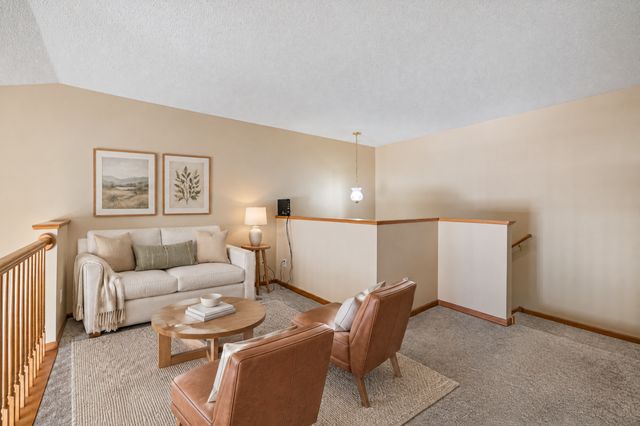 6826 Pine Crest Trail S, Cottage Grove, MN 55016