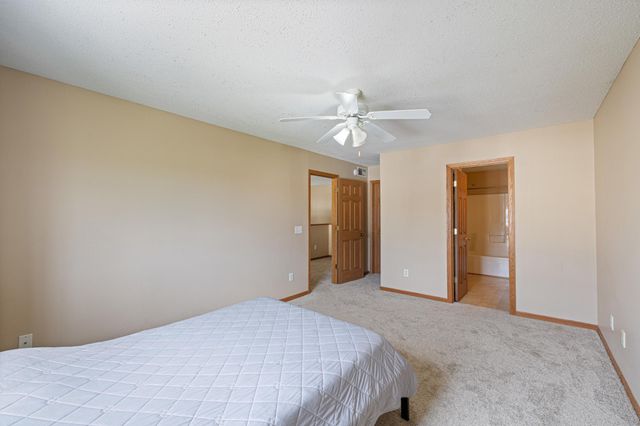 6826 Pine Crest Trail S, Cottage Grove, MN 55016