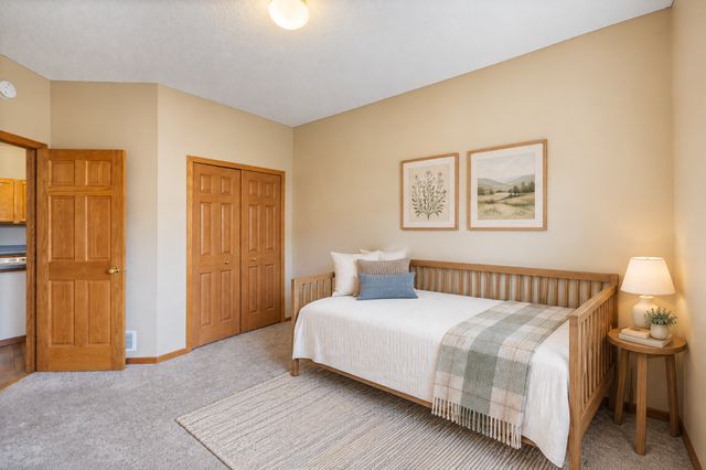 6826 Pine Crest Trail S, Cottage Grove, MN 55016
