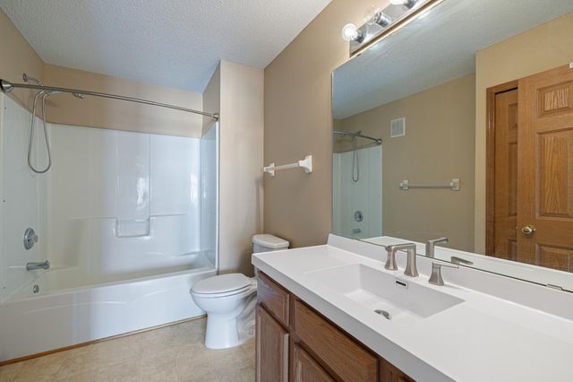 6826 Pine Crest Trail S, Cottage Grove, MN 55016