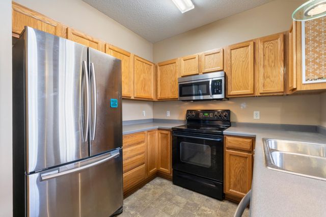 6826 Pine Crest Trail S, Cottage Grove, MN 55016