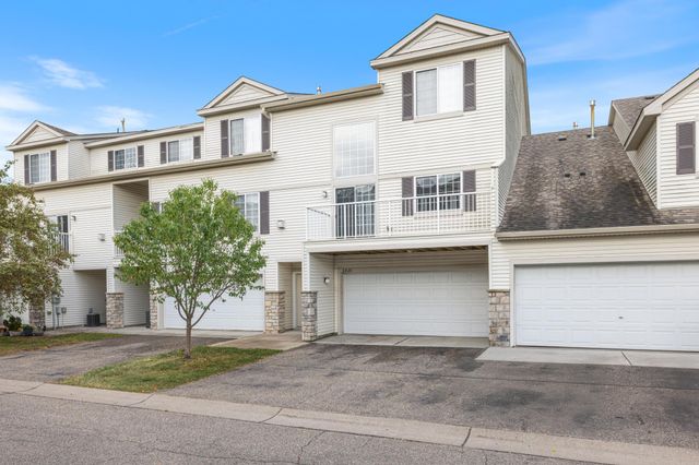6826 Pine Crest Trail S, Cottage Grove, MN 55016