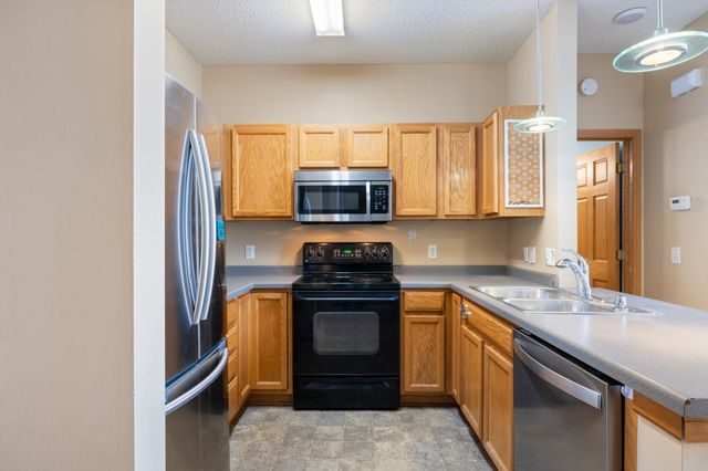 6826 Pine Crest Trail S, Cottage Grove, MN 55016